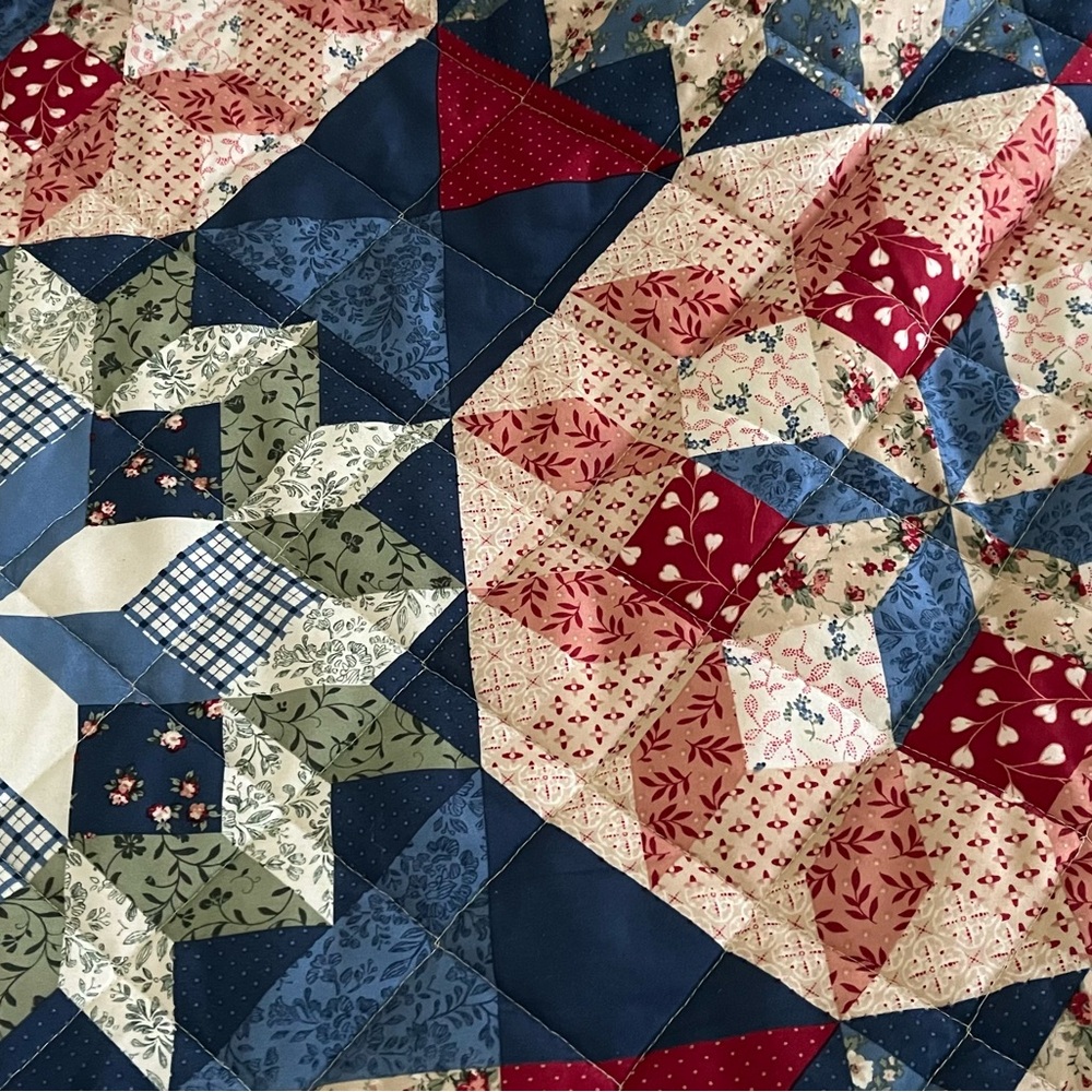 Mainstays Patchwork Quilted Bedspread in Red, Blue, Cream - Full - Picture 5 of 5